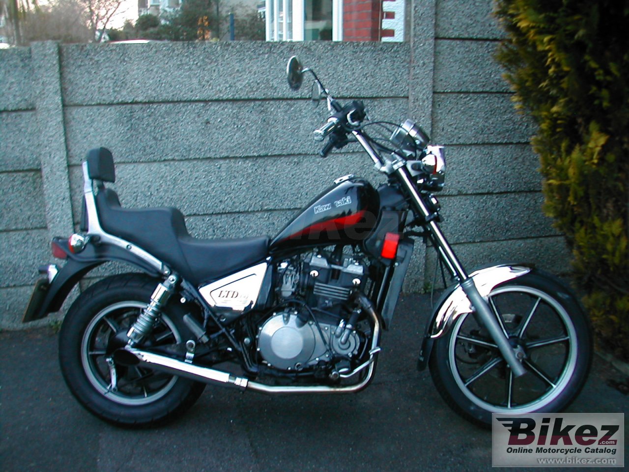 Big nymous user. z 450 ltd (reduced effect) picture and wallpaper from Bikez.com